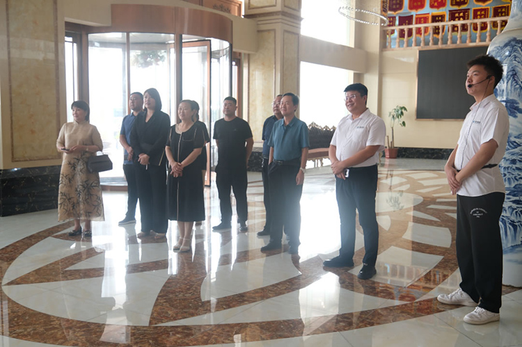 肥乡区工商联（总商会）二届二次主席（会长）办公会暨民营经济人士**信念教育活动在盛卓集团公司召开